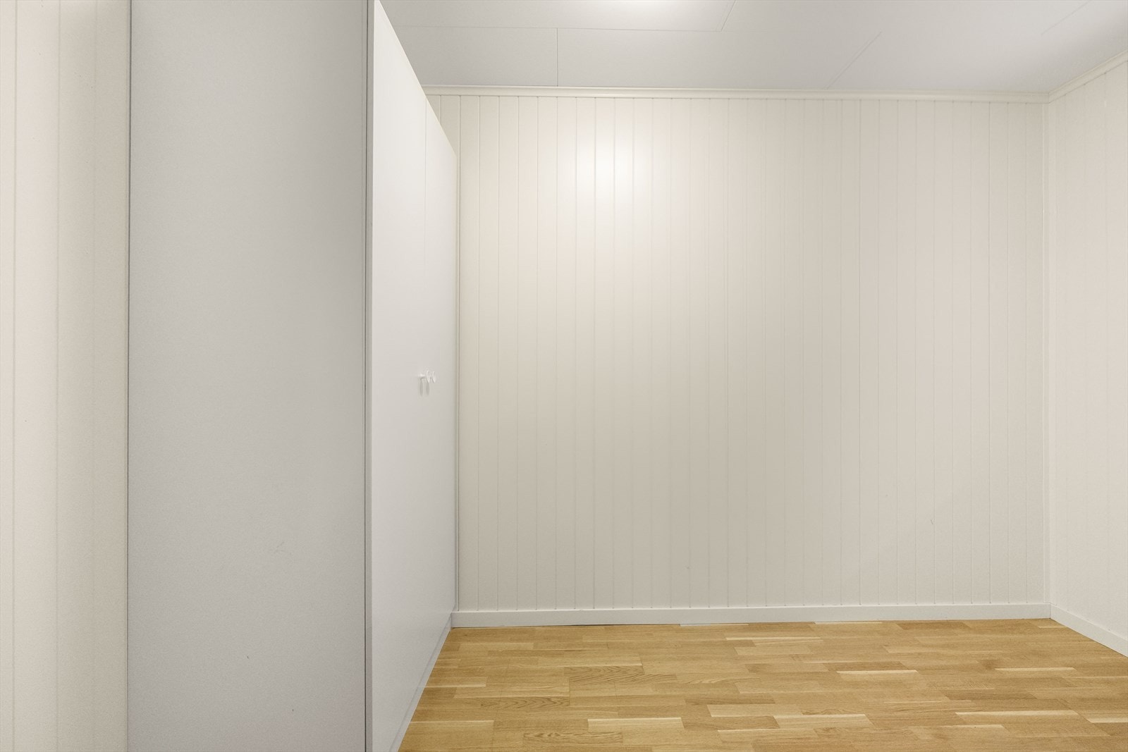 Også her er det parkett på golvet og smartpanel på veggane. Galleribilde