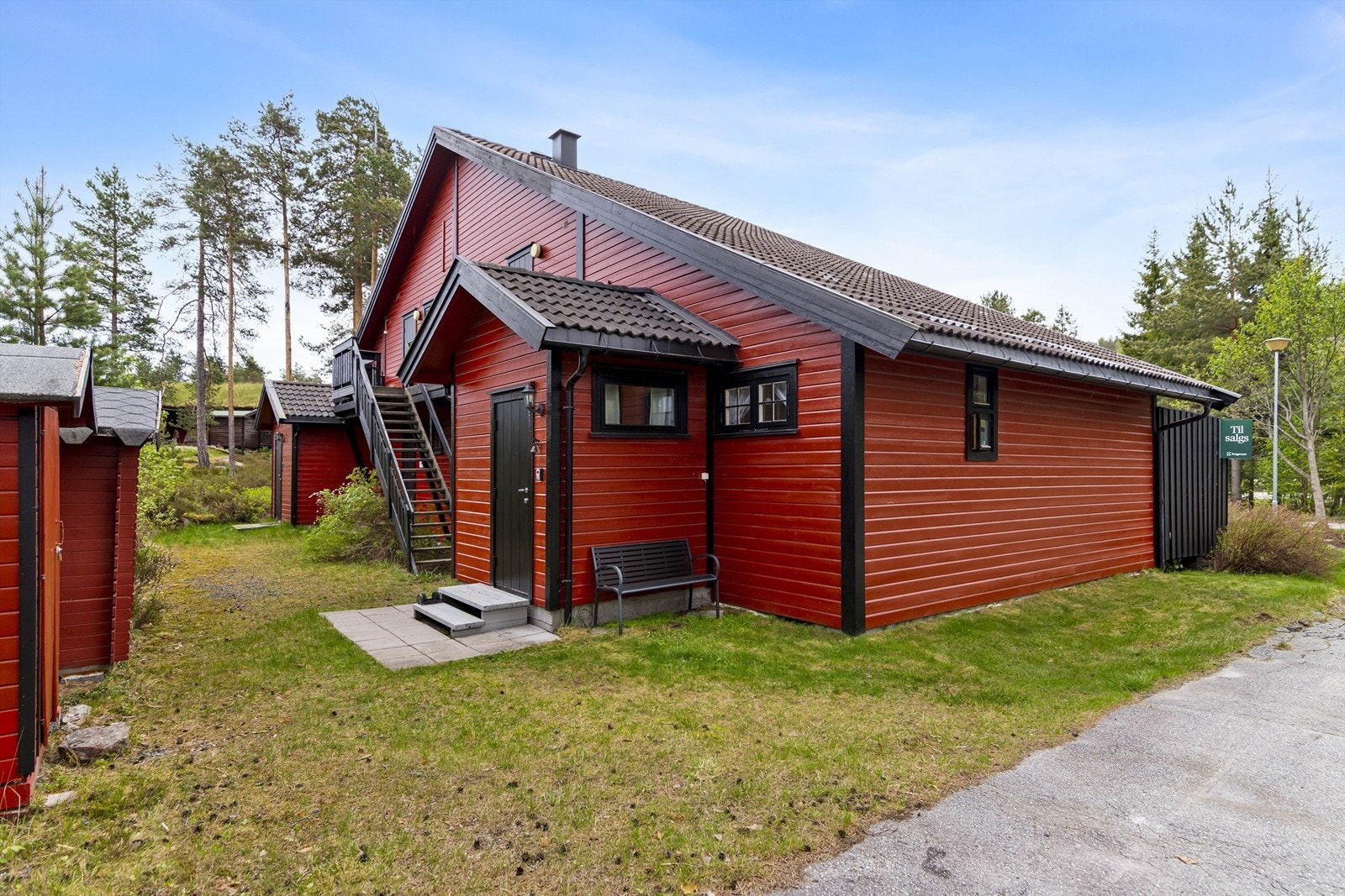 Leiligheten ligger i første etasje med enkel, trappefri adkomst. Galleribilde