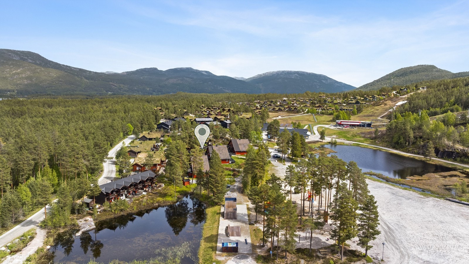 Området byr på flotte turmuligheter, med stier til blant annet Roholtfjell og Vennelifjell. Galleribilde