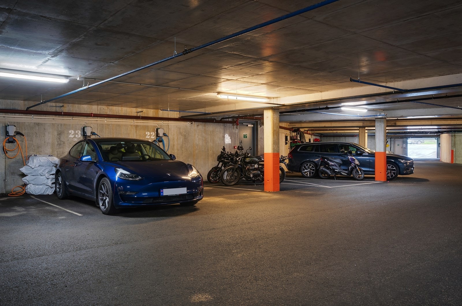 - Fast garasjeplass med elbil-lader - Galleribilde