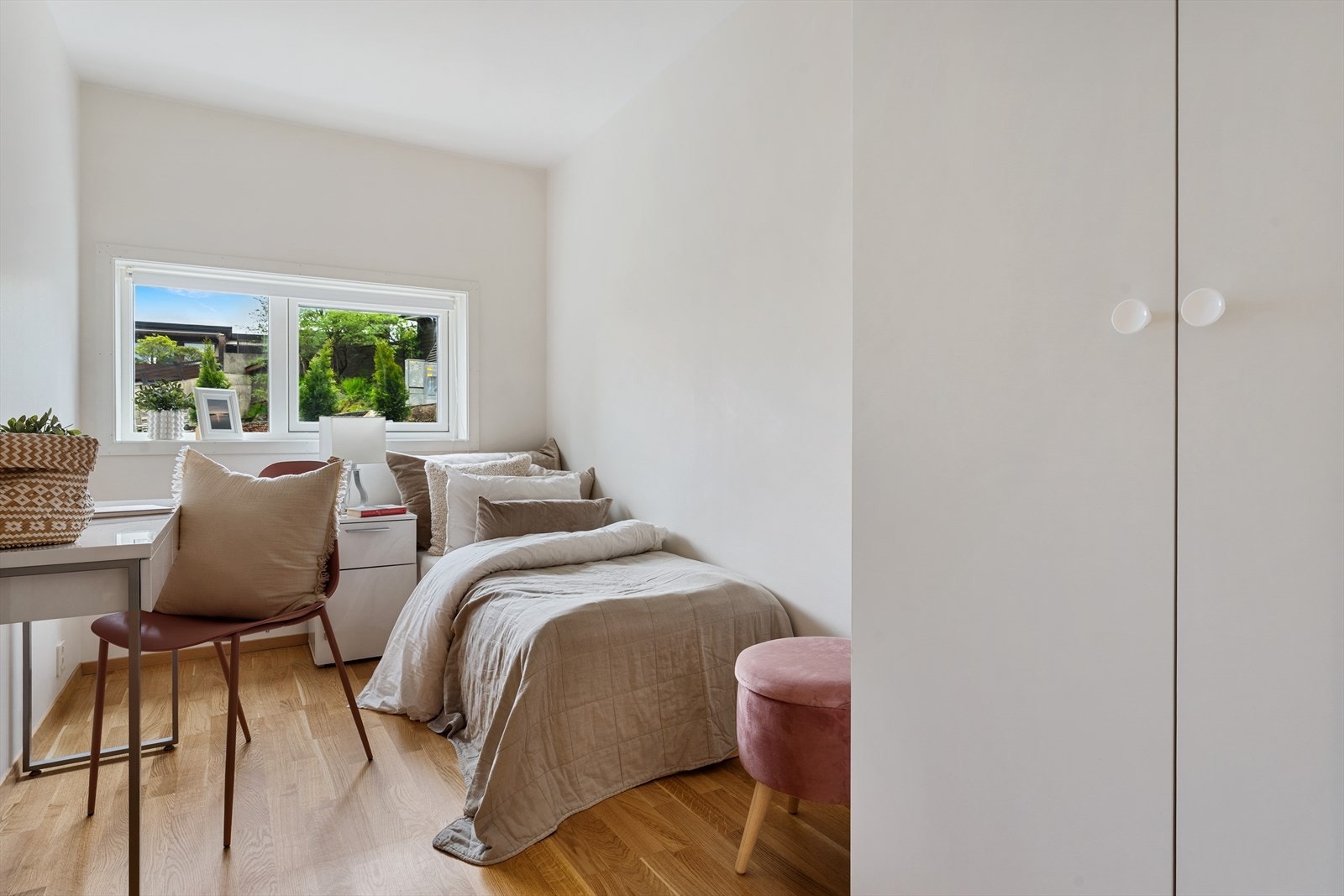 Denne etasjen inneholder 3 soverom på hhv. 7,8 m², 8 m² og 11,7 m². Galleribilde