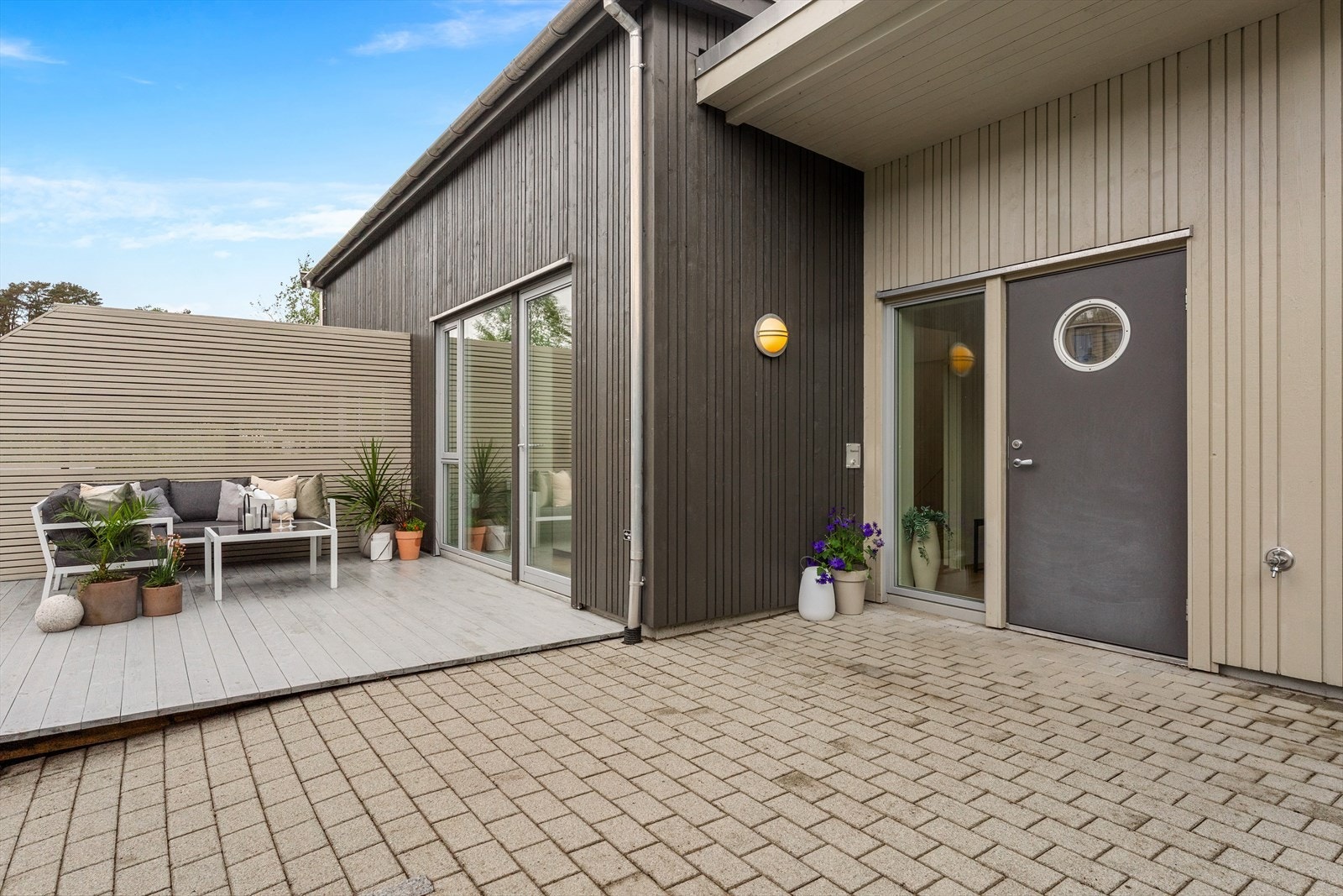 Det er lagt vekt på lettstelte uteområder for en enkel hverdag. Galleribilde