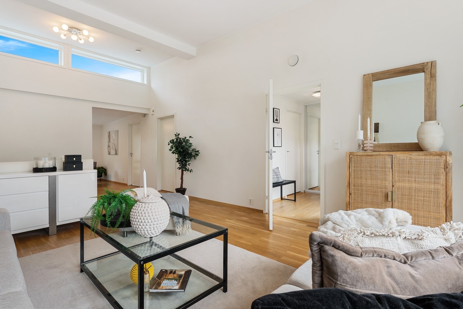 Huset ble bygget i 2015 og har god teknisk standard med bl.a. Nilan varmesentral/ventilasjonsaggregat med integrert varmtvannsberedning. Galleribilde