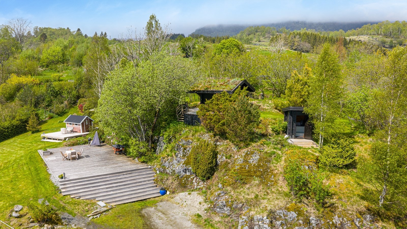 Stor terrasse med trapp ble bygget i 2011/2012 Galleribilde