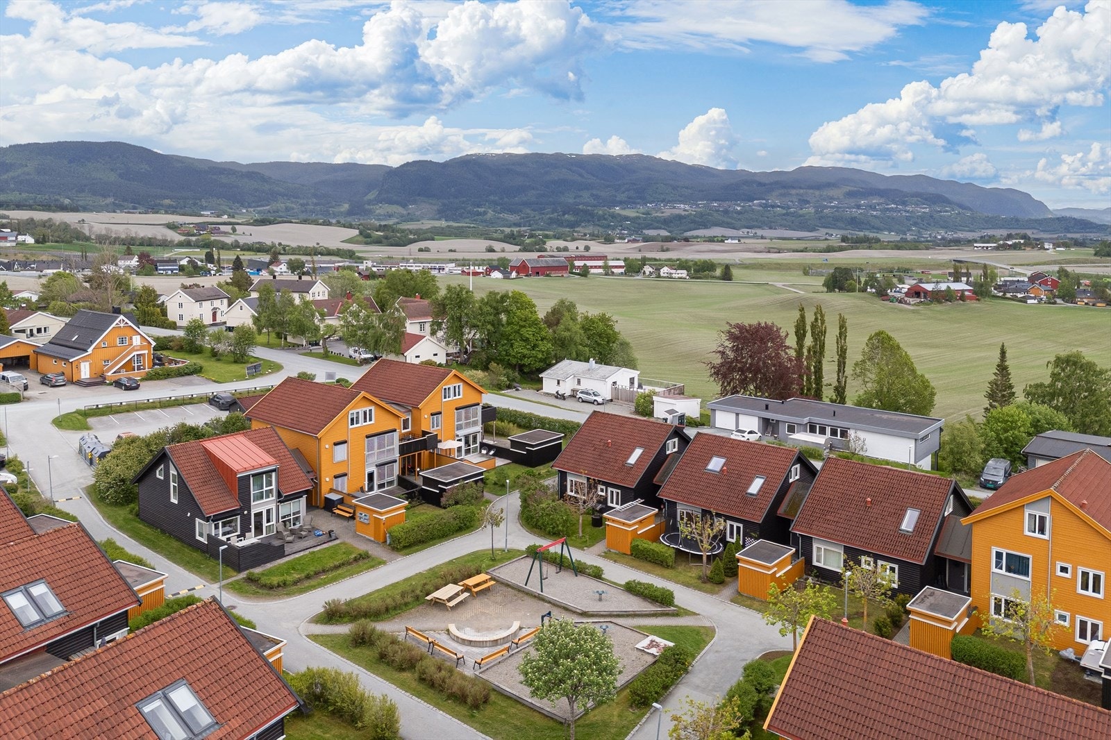 Familievennlig boligområde i vakre og frodige omgivelser sør i Trondheim. Galleribilde
