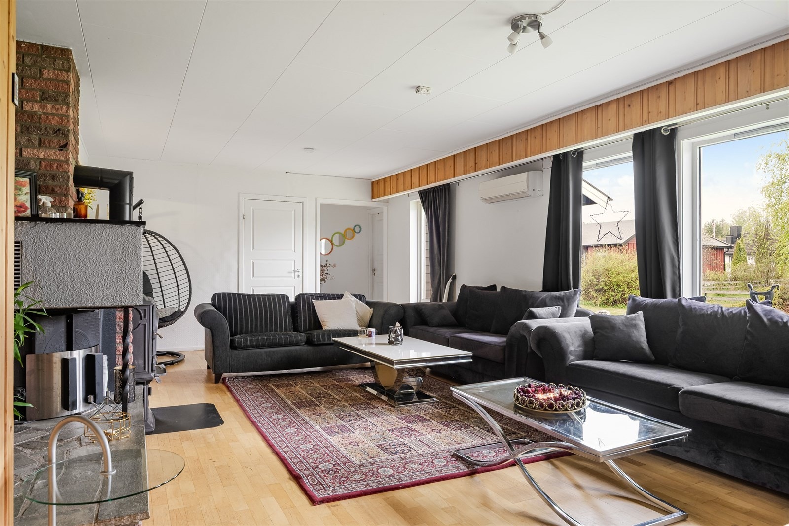 Stuen er det naturlige oppholdsrommet boligen, og er et stort, lyst og hyggelig rom. Galleribilde