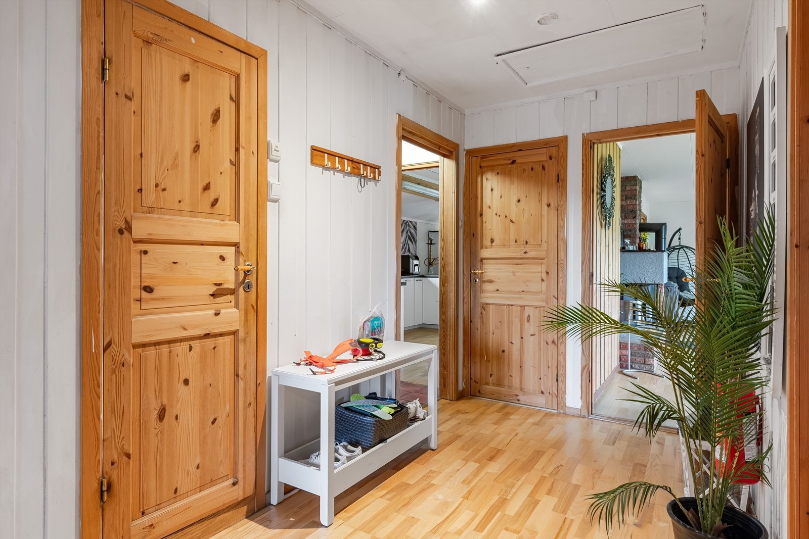 I gangen er det takluke med stige opp til uinnredet loft med gulvareal på ca. 15m² (ikke måleverdiig areal). Galleribilde