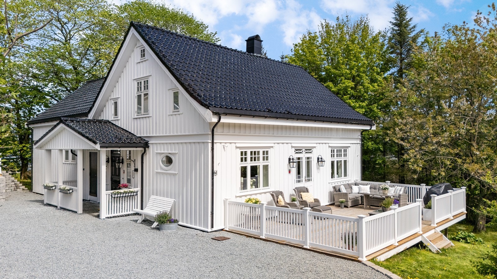 Boligen ble oppført rundt 1903 og ble totalrenovert i 2003/04, før den senere ble bygget på i 2018. Galleribilde