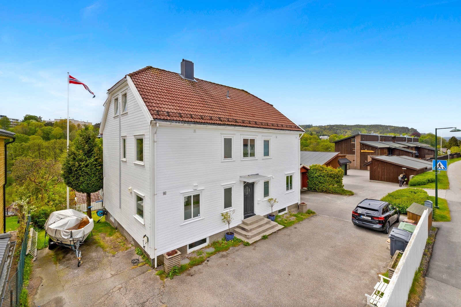 Medfølger en p.plass på felles tomt. Galleribilde