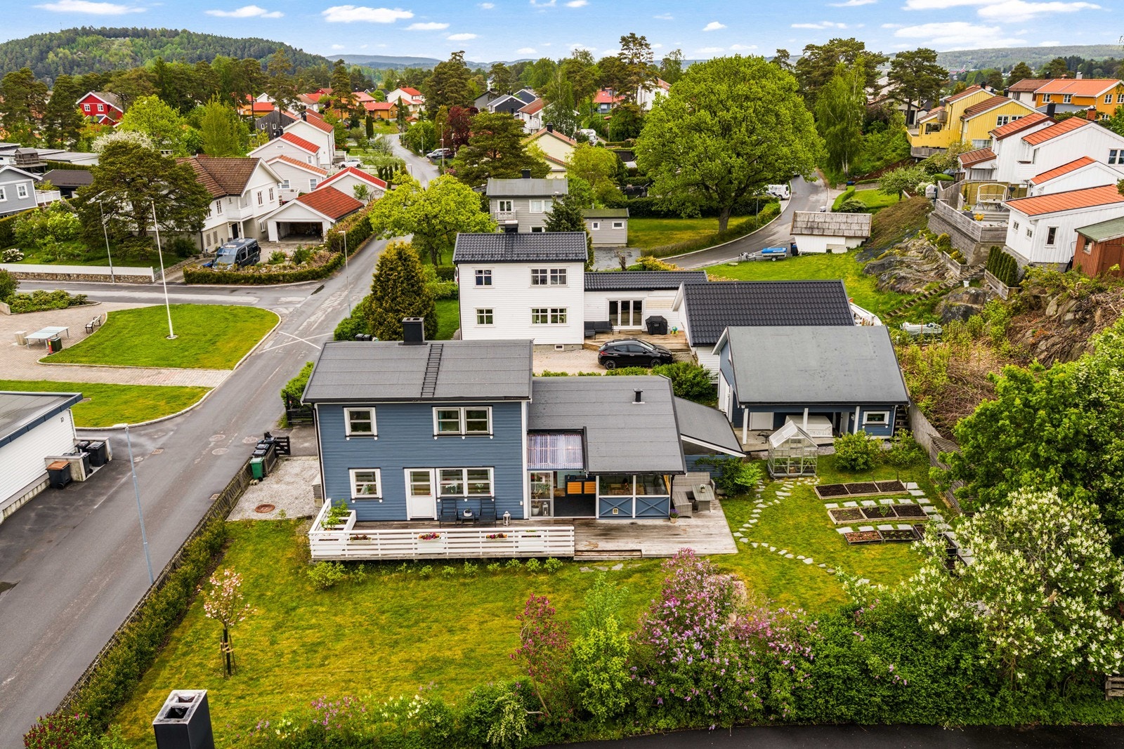 Fra eiendommen er det god oversikt over nærområdet. Galleribilde