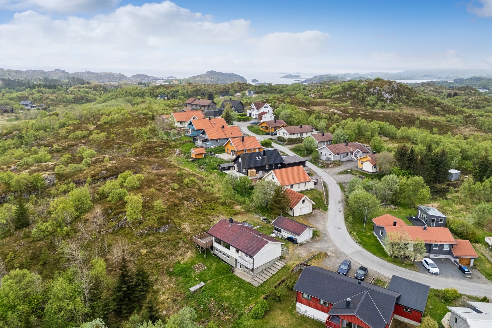 Utsikt mot havet og den flotte skjærgården i Lofoten. Galleribilde