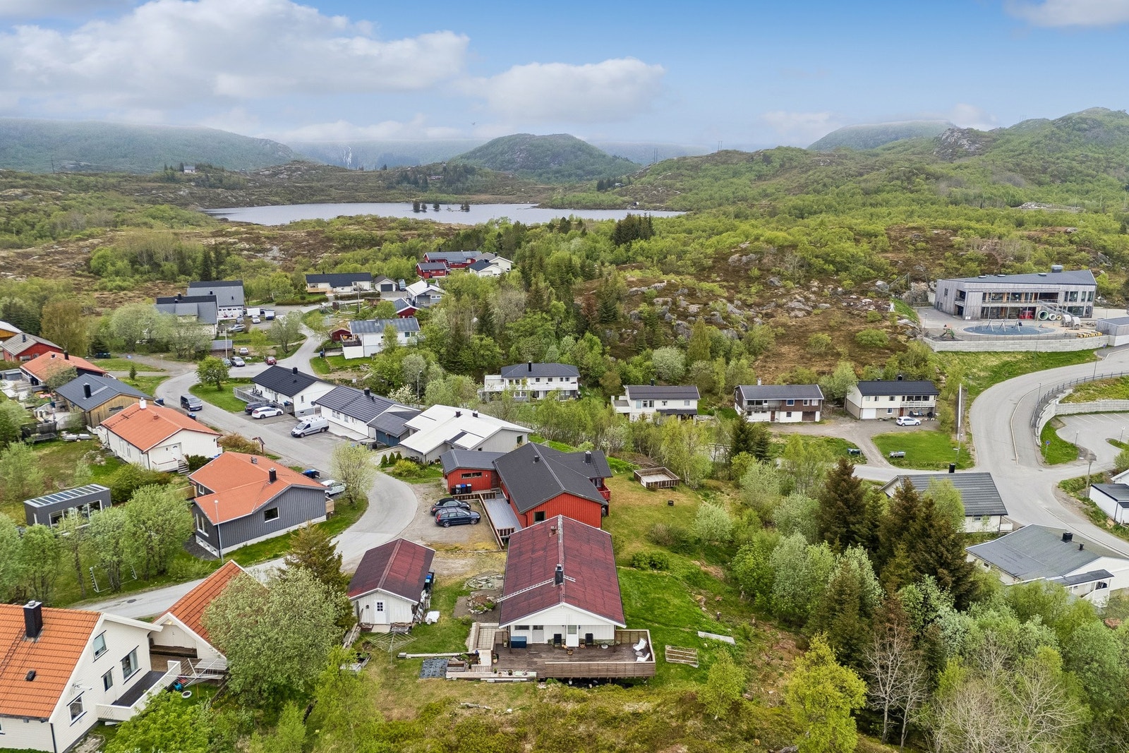 Området byr på flotte turmuligheter i umiddelbar nærhet, både sommer og vinter. (Noe fjell mangler i bakgrunnen) Galleribilde