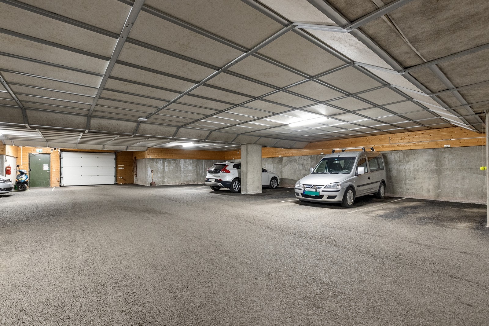 Garasjeplass i kjeller Galleribilde