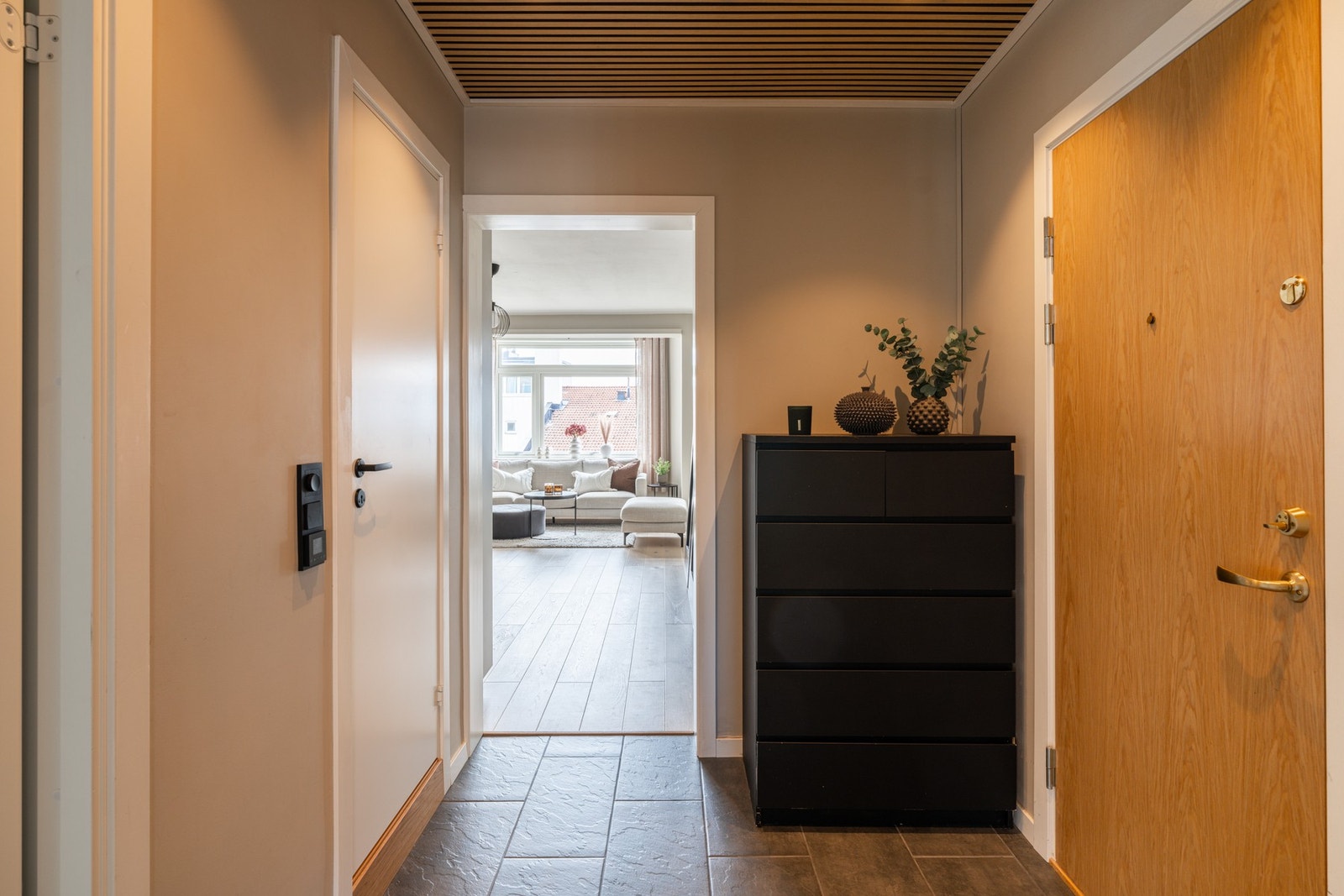 Inn til venstre finner du leilighetens bad Galleribilde