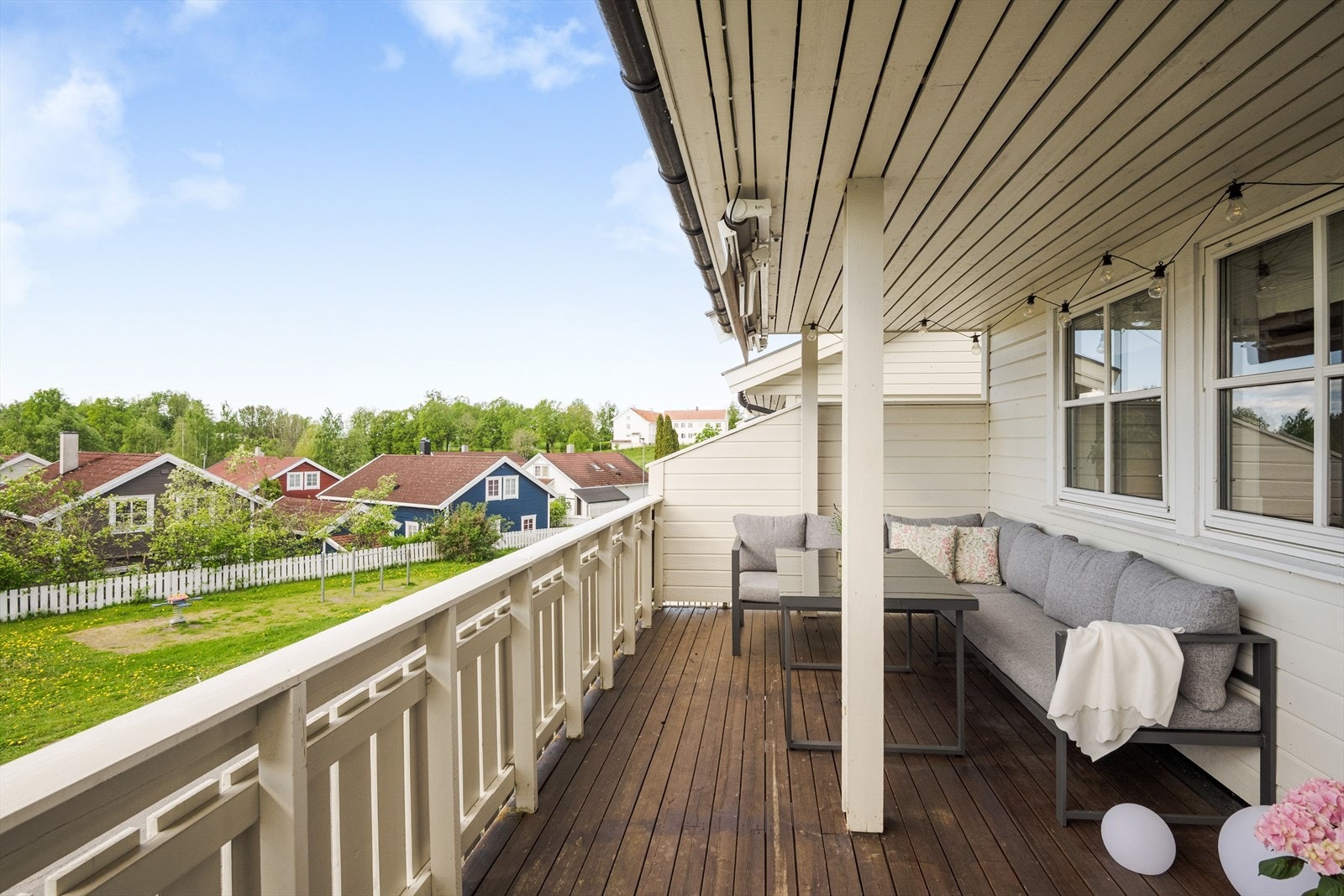 Balkongen er på ca. 15 m² og er delvis overbygd. Galleribilde
