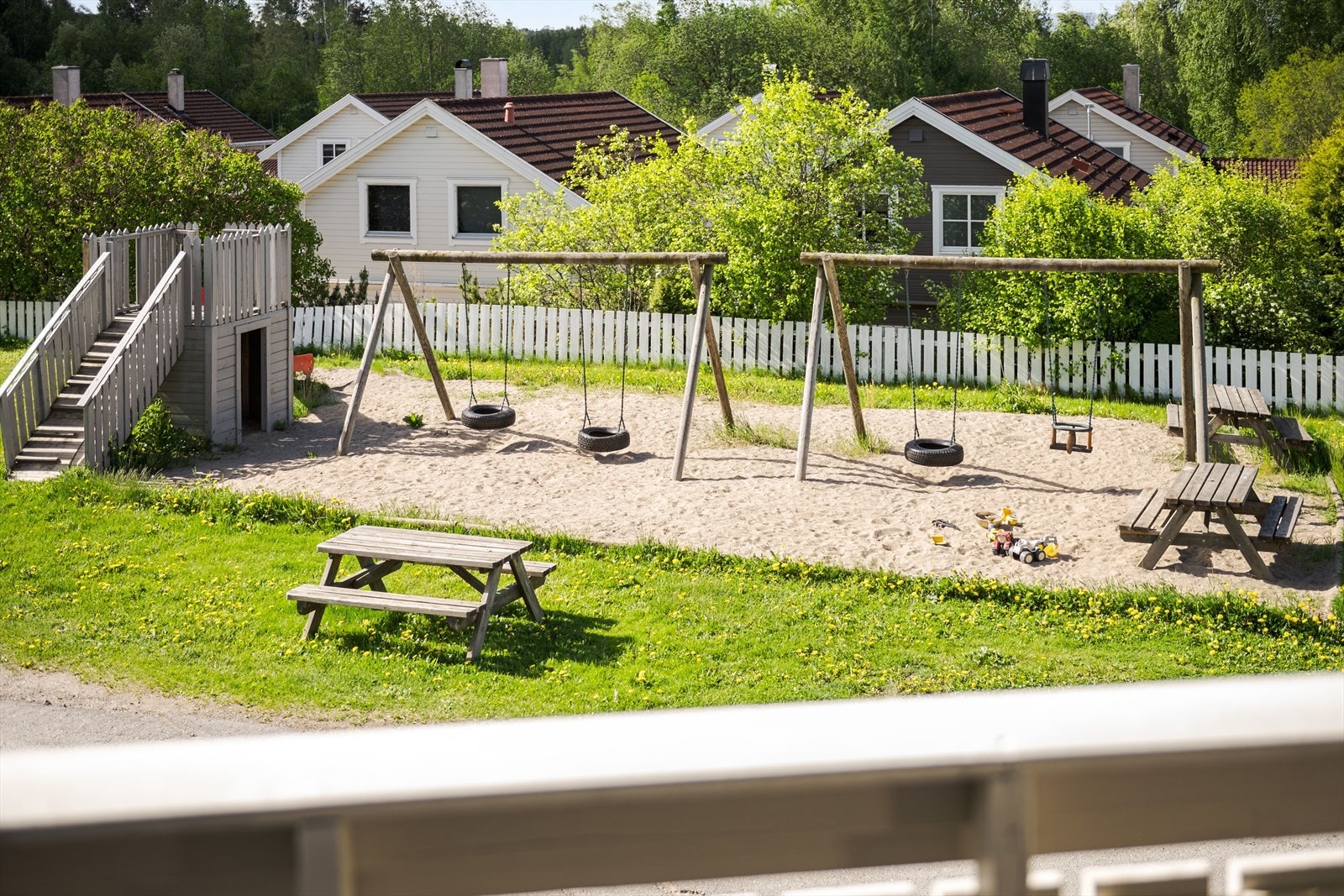 Her kan du sitte på din egen terrasse og følge med på barna. Galleribilde