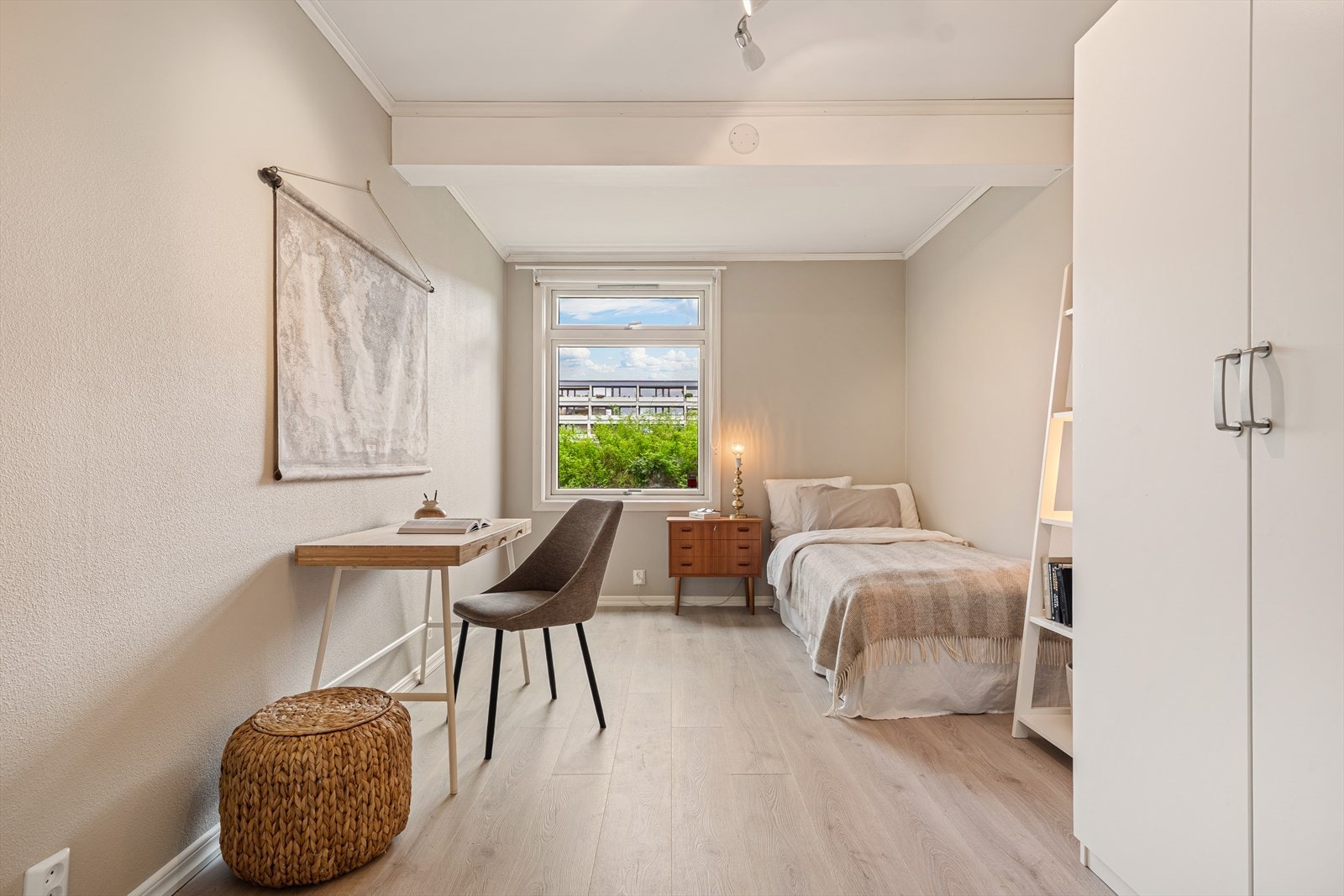 Det andre soverommet måler 12,6 m². Også her er det god plass til dobbeltseng, garderobe, nattbord mm. Galleribilde