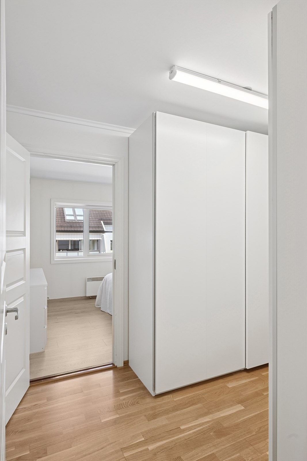 For å komme inn på hoved soverommet må man gå gjennom et "Walk-in" som i tegningene er godkjent som garderobe. Galleribilde