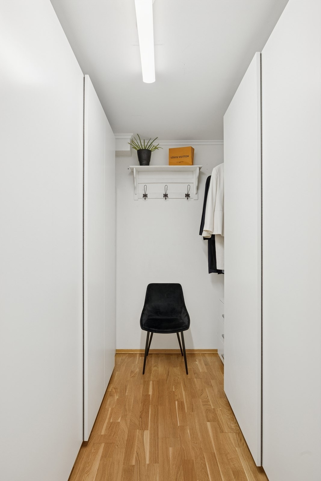 Walk-in garderobe. Galleribilde