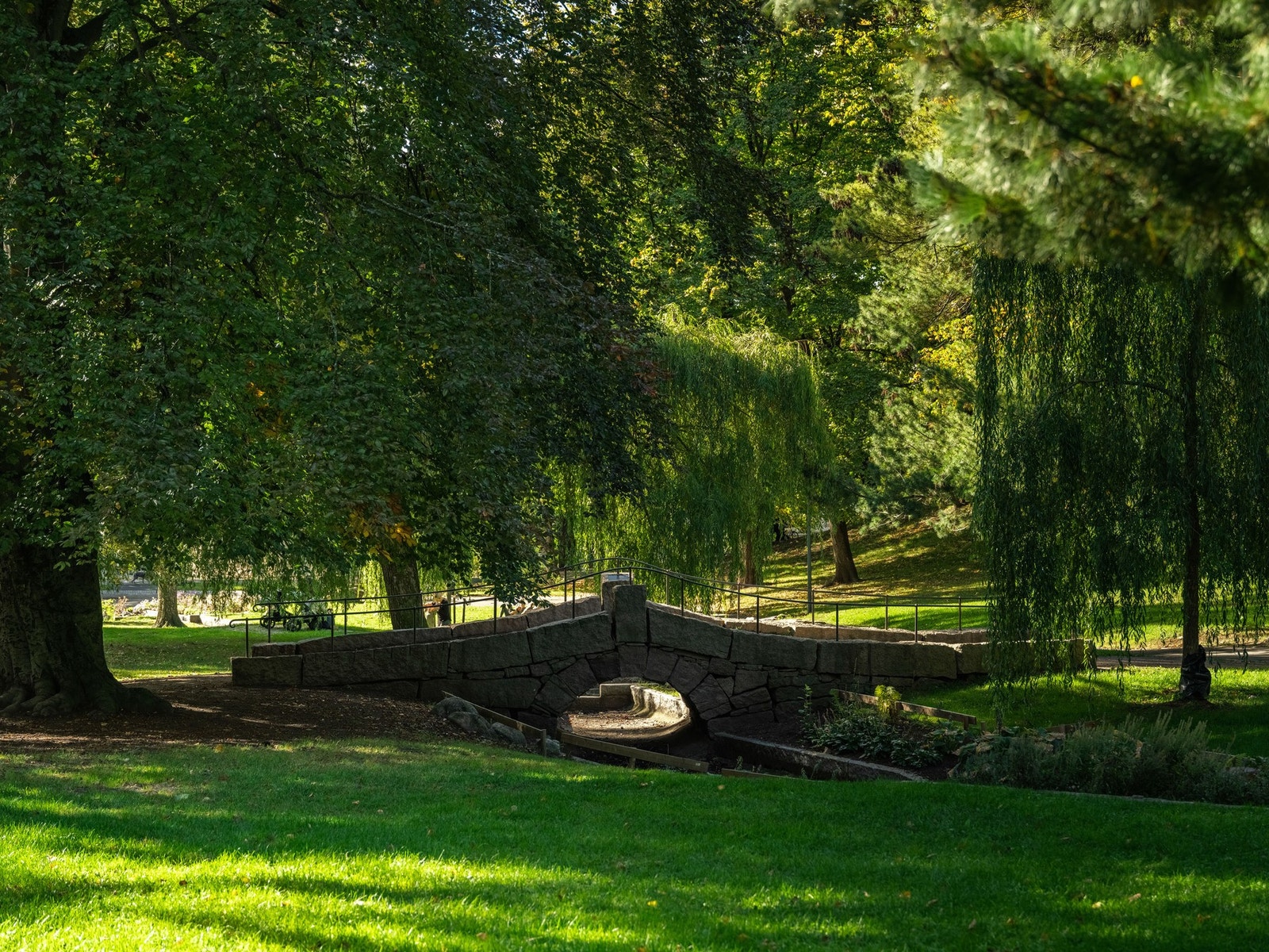 Leiligheten ligger svært sentralt til på Bislett, med kort vei til både Stensparken og St. Hanshaugen park. Galleribilde