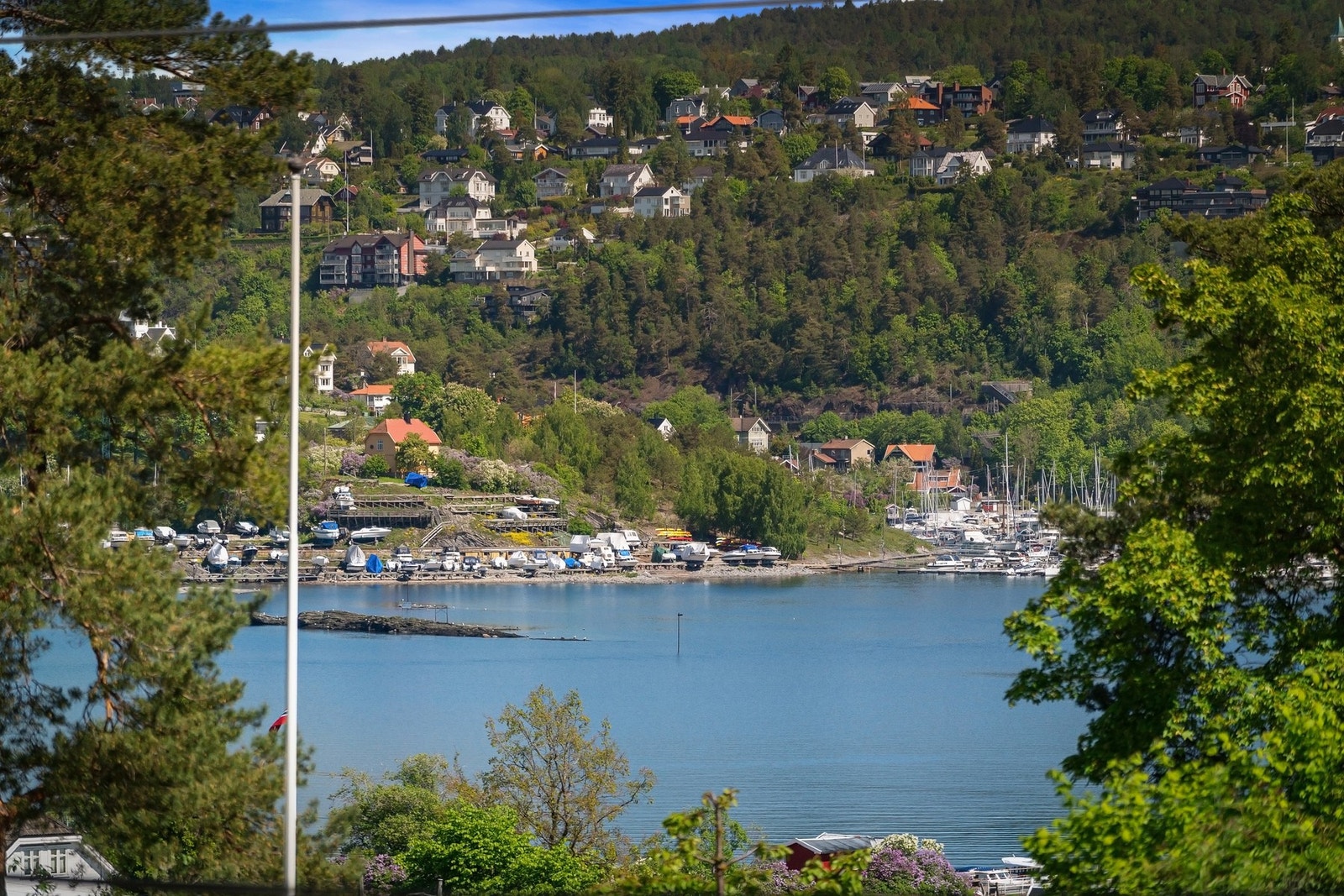 Fra loftstuen er det flott fjordutsikt! Galleribilde