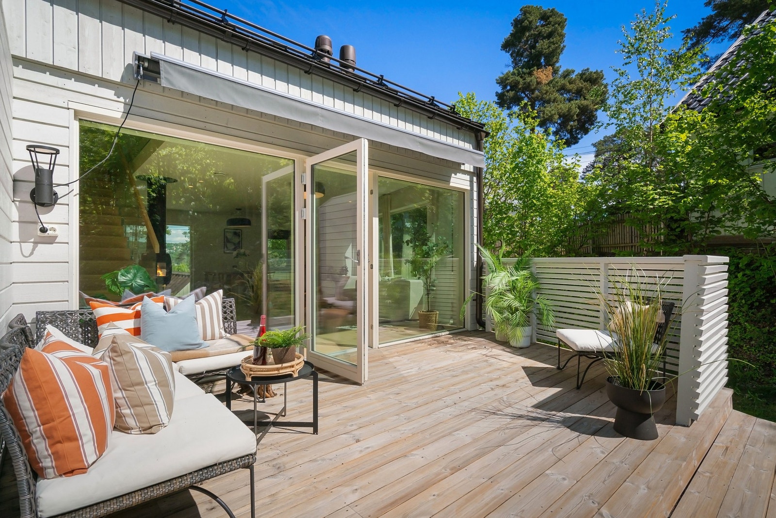 Solrik, sydvendt terrasse på ca. 13,5 kvm. Galleribilde