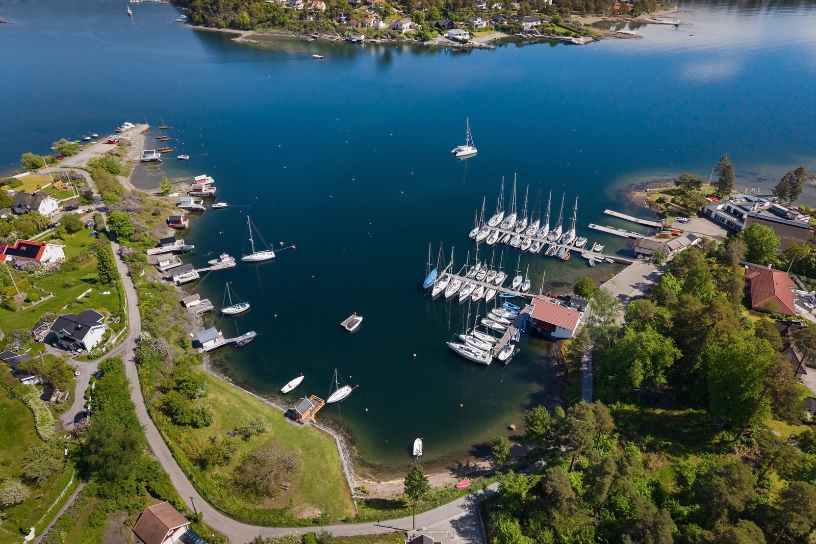 Det er flere båtplasser på øya med mulighet for å stå på venteliste som medlem i Malmøya Vel. Galleribilde