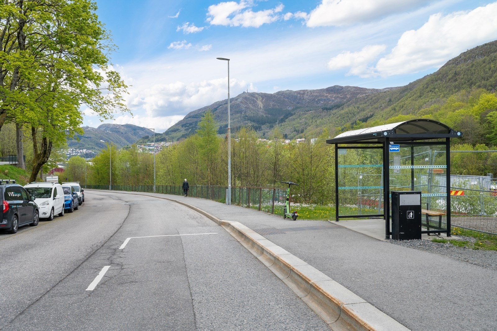 Her kan man spasere til bussen på ca. 1 minutt og Bybanen på 4 minutter. Galleribilde