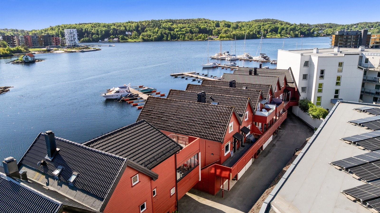Foreningen Holmen har til formål å ivareta eiernes felles vedlikehold og utgifter. Hyggelige fellesarealer og gjesteparkeringer tilhørende sameiet. Galleribilde