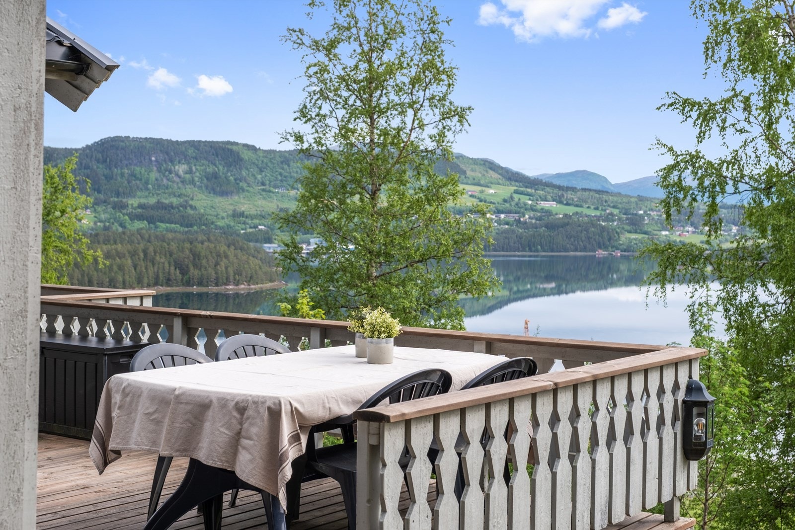 Her får du fantastisk utsikt over Skålvikfjorden. Galleribilde