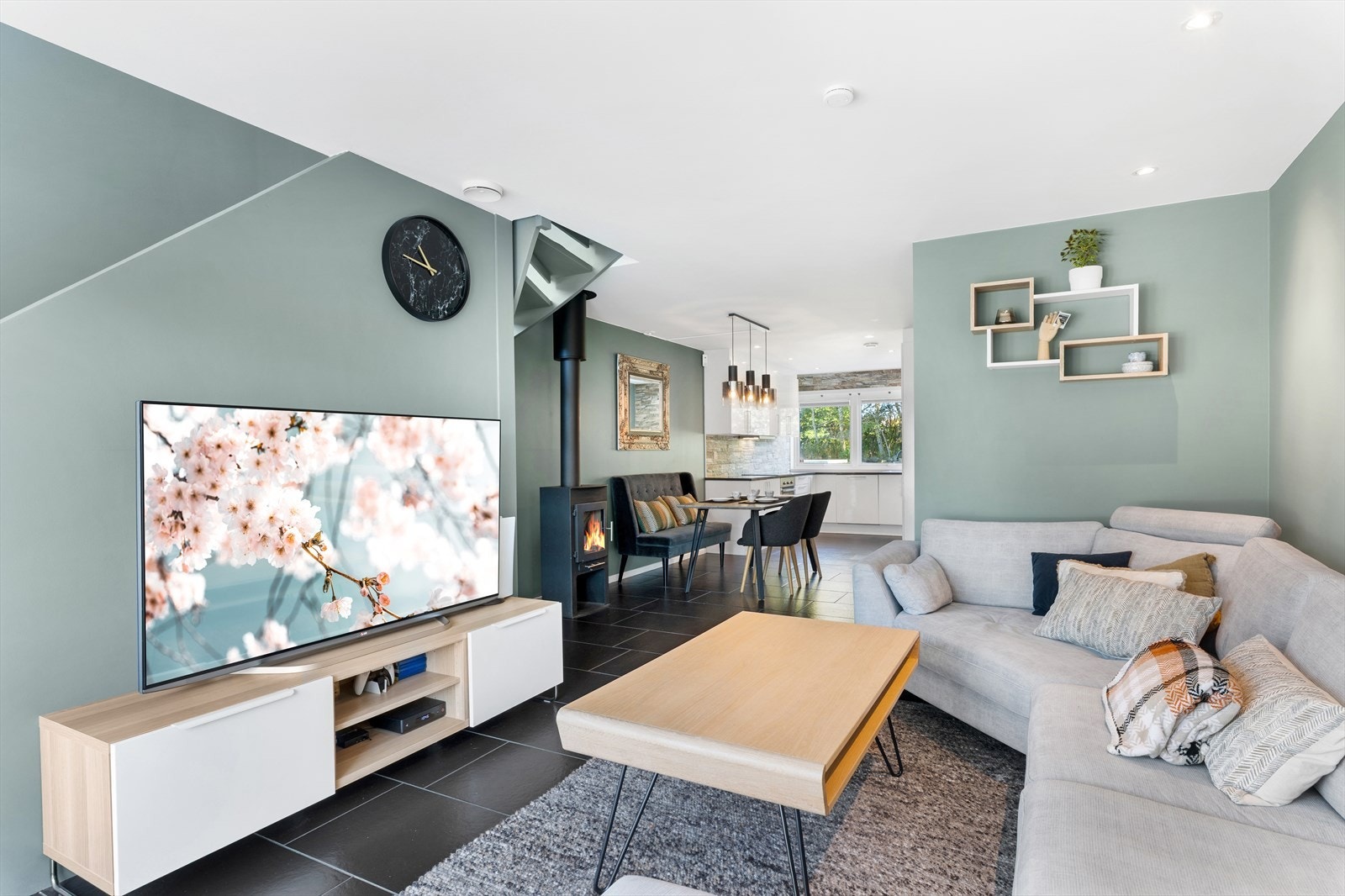 Stue - romslig med flere innredningsmuligheter Galleribilde