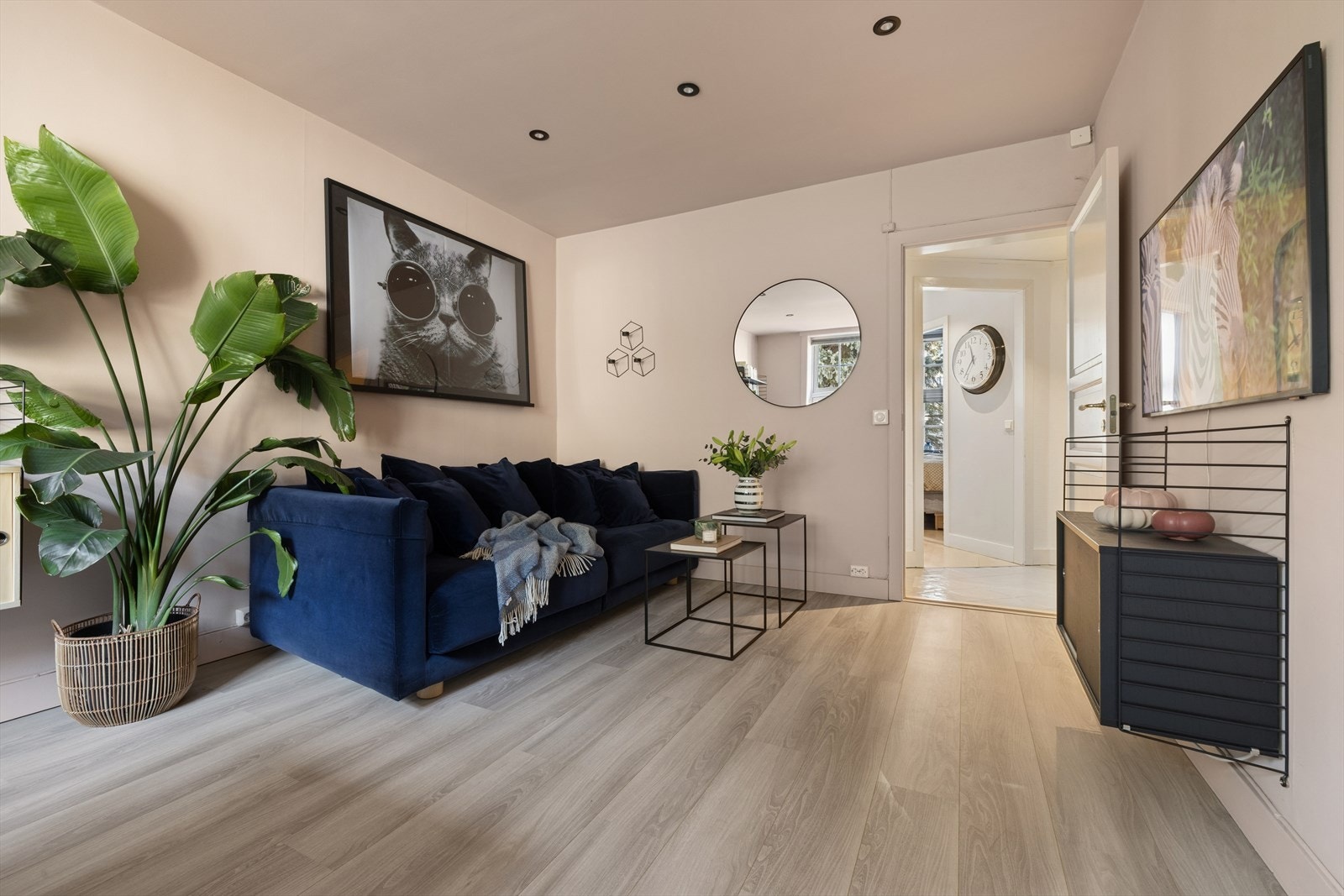 Trivelig spiseplass med naturlig lysinnfall og god stemning. Lave felleskostnader på kun 2 762 kr i måneden. Galleribilde