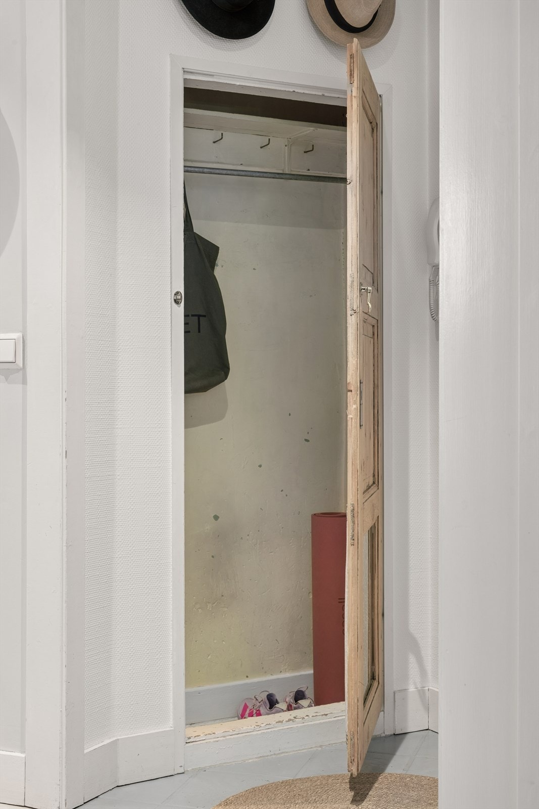 Praktisk liten bod med god oppbevaringsplass. Galleribilde