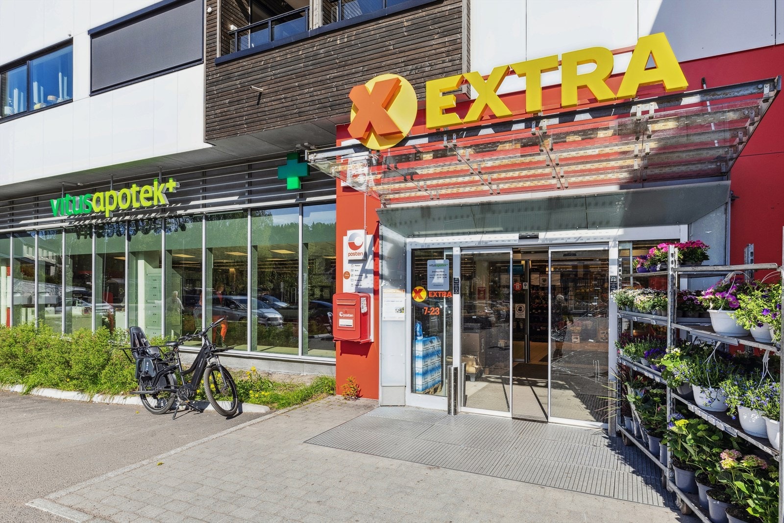 Apotek og Extra på Prinsdal. Galleribilde