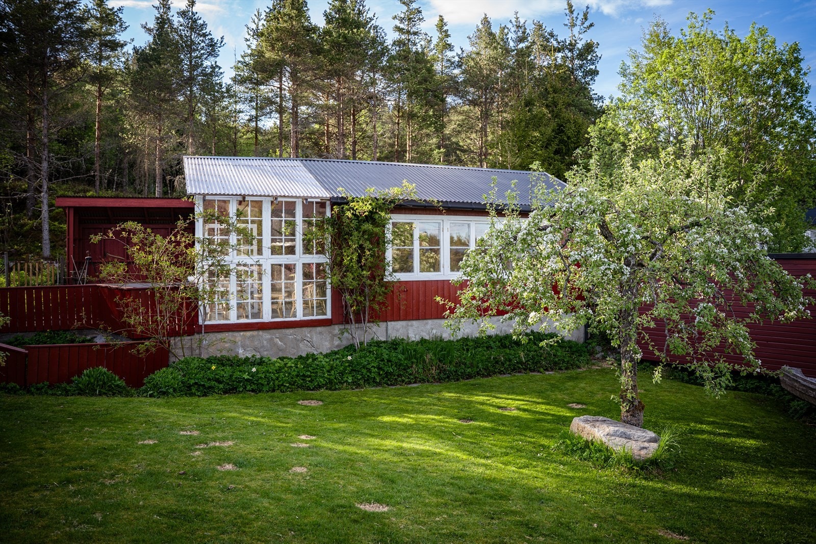 Verkstedet - i dag brukt som flerbruksrom, selskapslokale og drivhus. Galleribilde