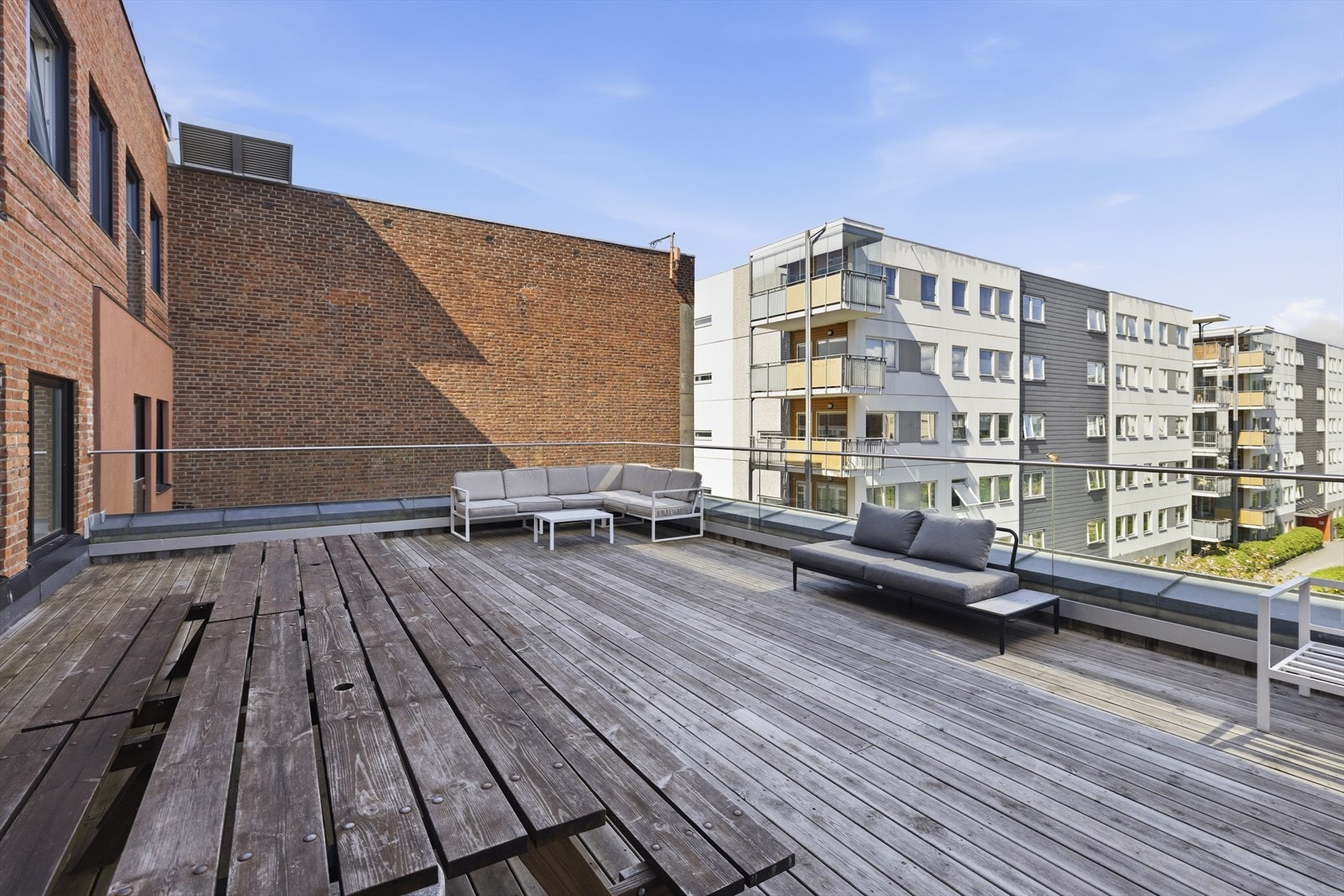 Felles terrasse på andre siden av bygget. Galleribilde