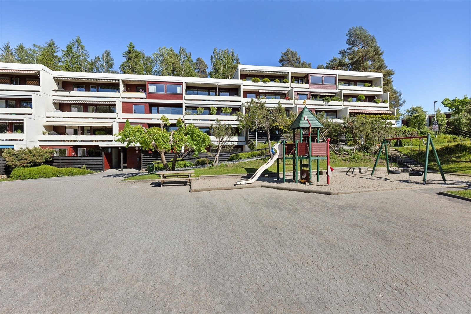 Velkommen tiil Møllefaret 46 c. Her er det kort vei til fine turområder, buss og butikk. Galleribilde