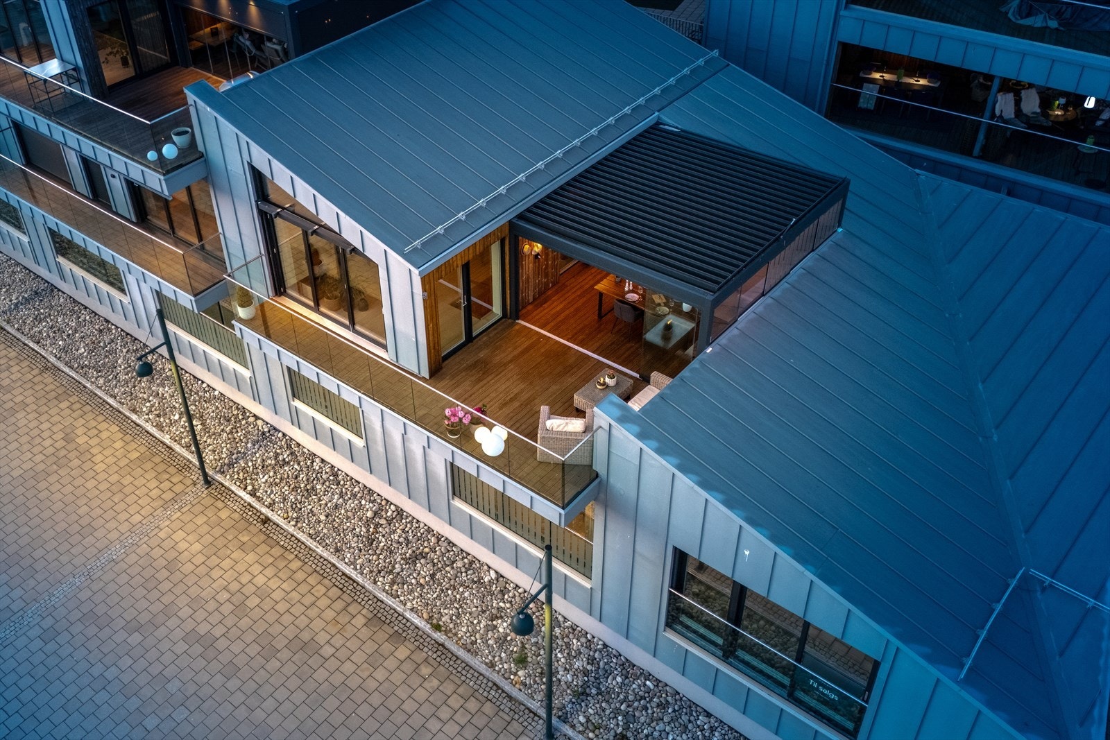Den private takterrassen sett ovenfra - en oase midt i sentrum. Galleribilde