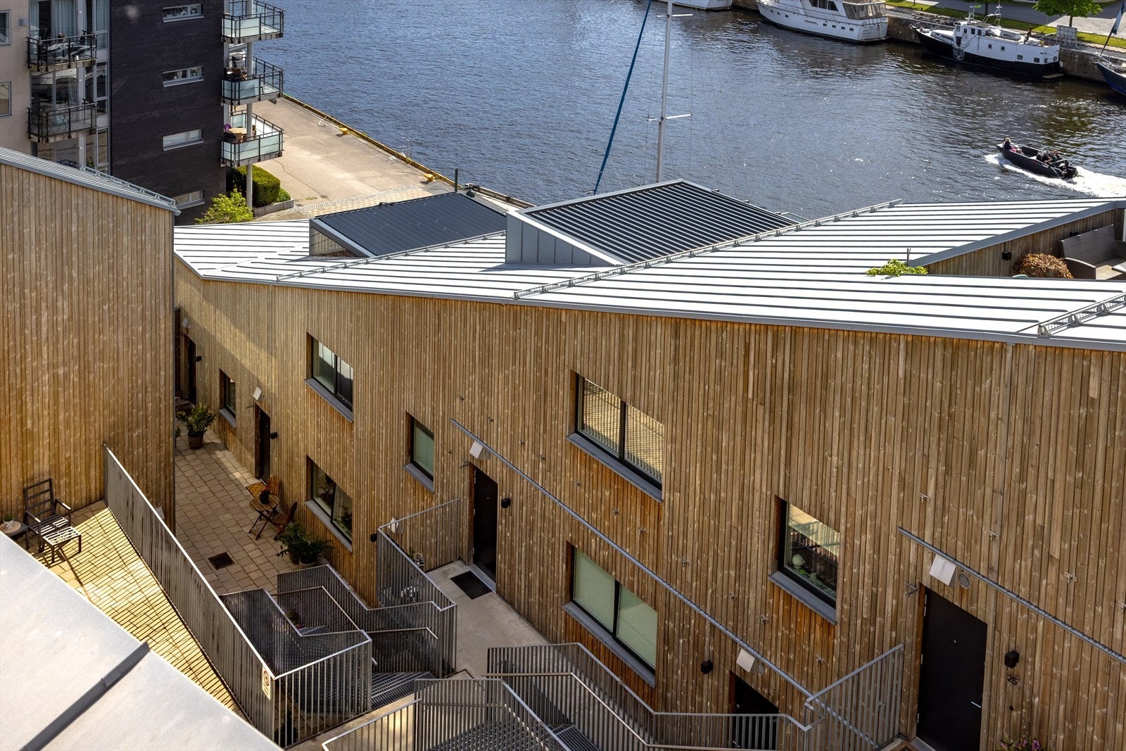 Bygget i 2020 med tre- og sinkfasade - lite vedlikehold, moderne uttrykk. Galleribilde