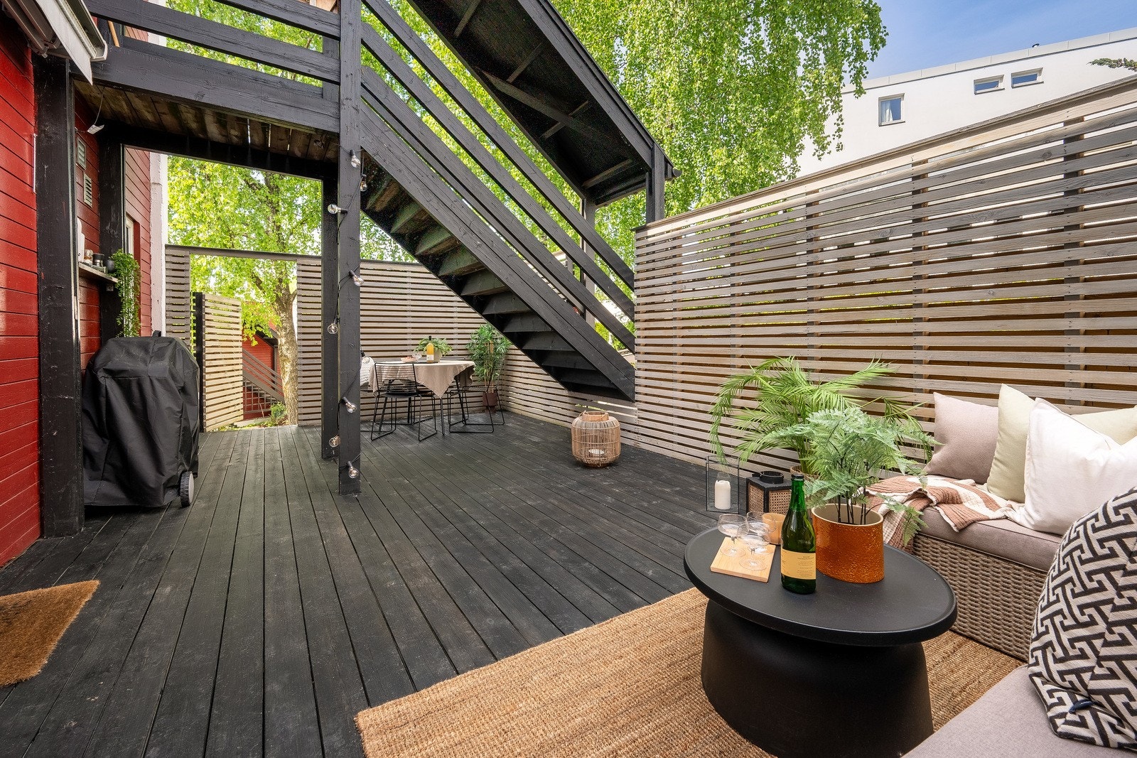 Her kan sene sommerkvelder nytes med venner og familie med noe godt på grillen Galleribilde