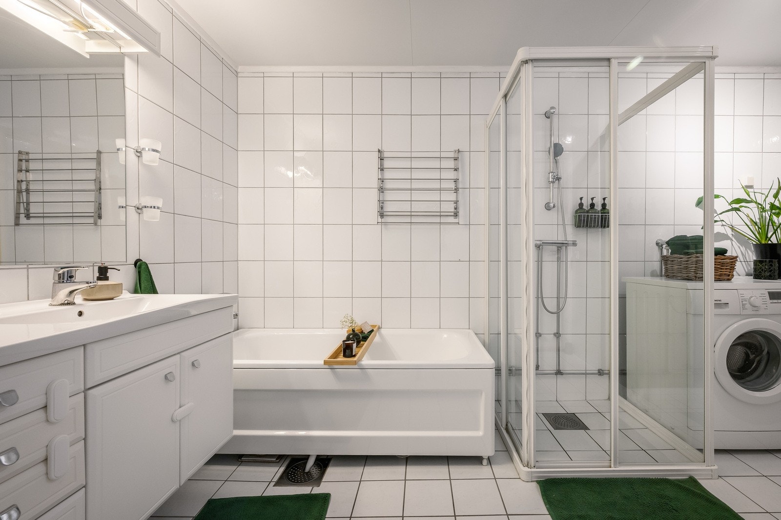 Badet har lun gulvvarme gir rommet en lun og god atmosfære Galleribilde