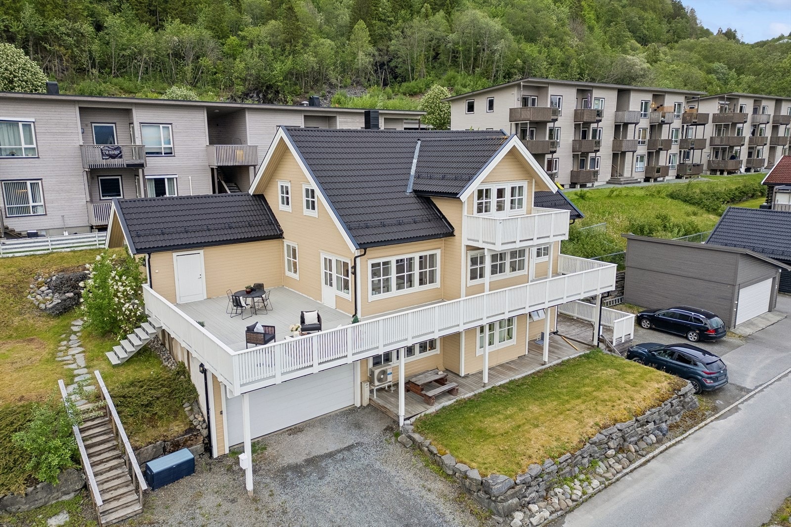 Heimdal eiendomsmegling v/Thomas Johnsen ønsker velkommen til Kometvegen 9! foto: Robin Hope Syrstad Galleribilde