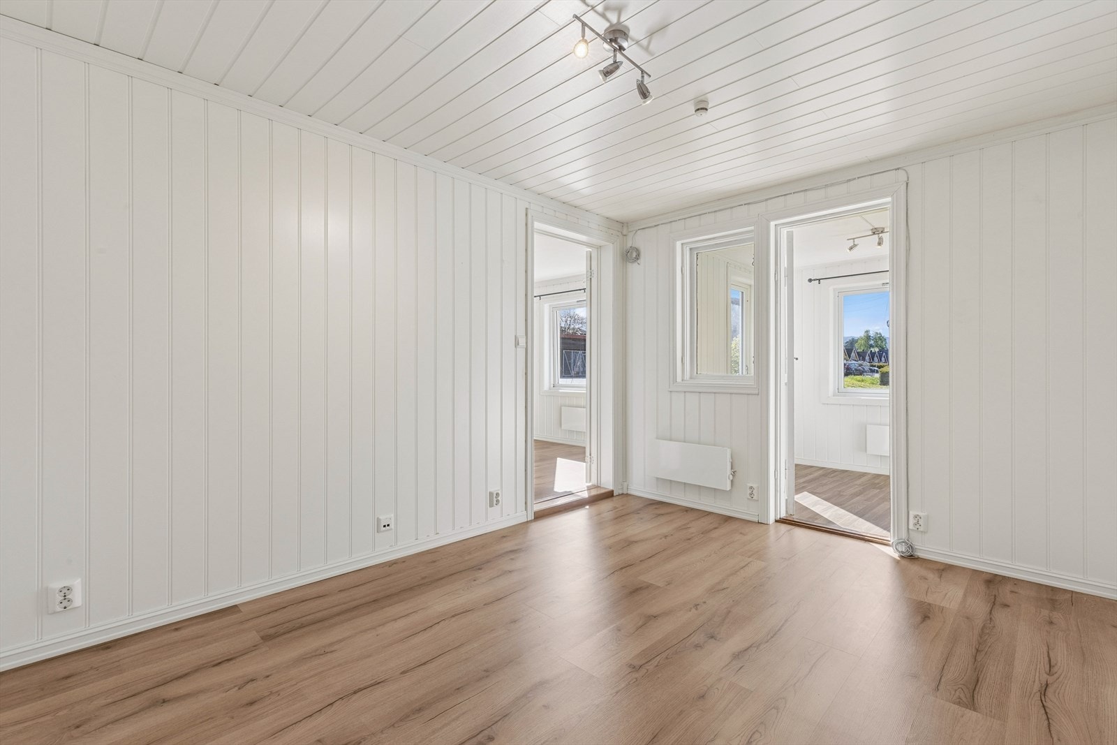 Soverom med plass til seng og garderboeløsning. Her er det adkomst til bad og bod. Galleribilde