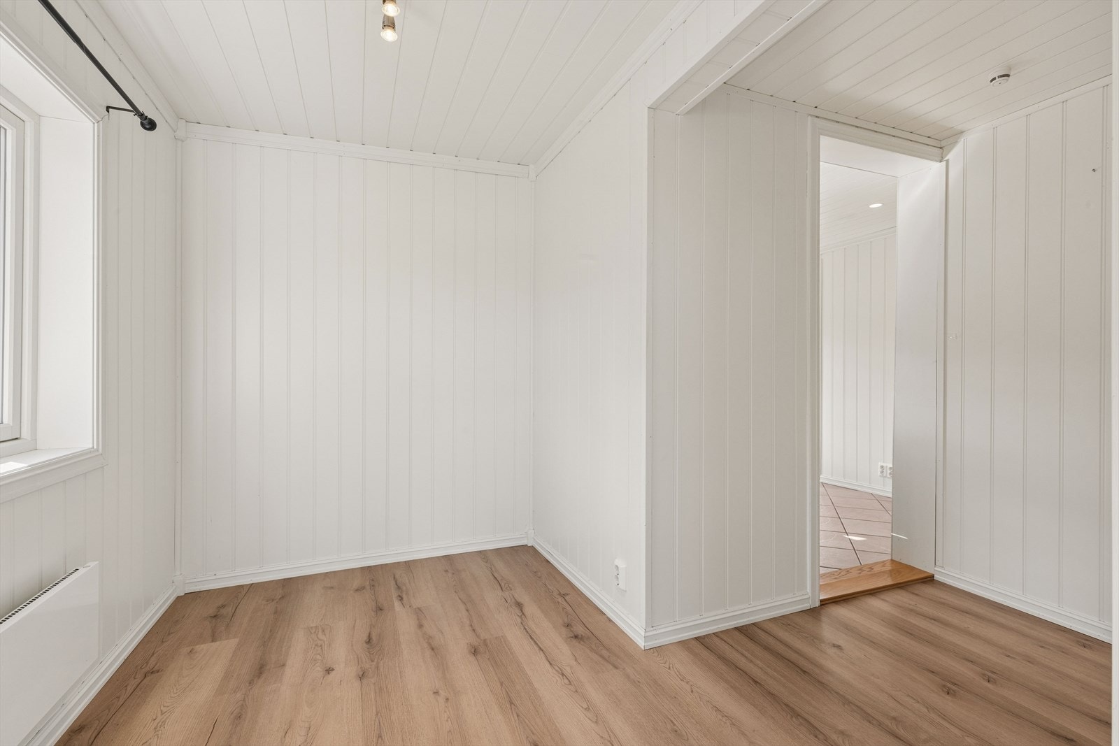 Entré/gang med plass til sko og yttertøy. Galleribilde