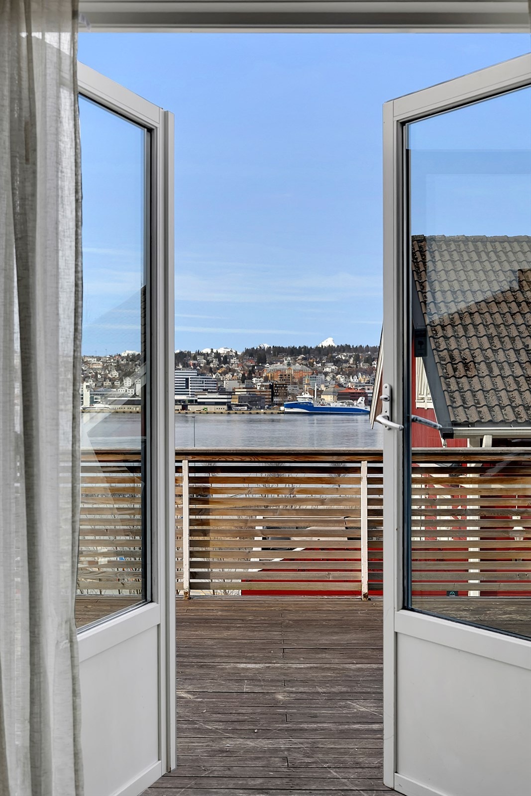 Balkongdører som tar deg ut til den store terrassen Galleribilde