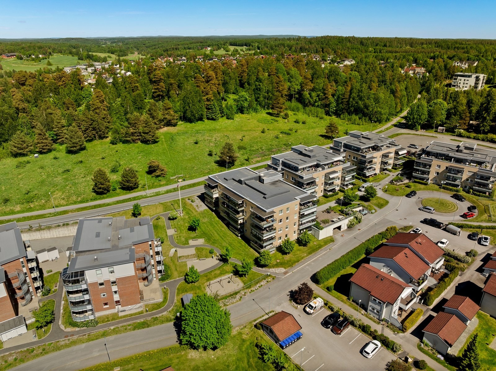Området byr på gode rekreasjonsmuligheter, med nærhet til både skog, mark og Oslofjorden. Galleribilde