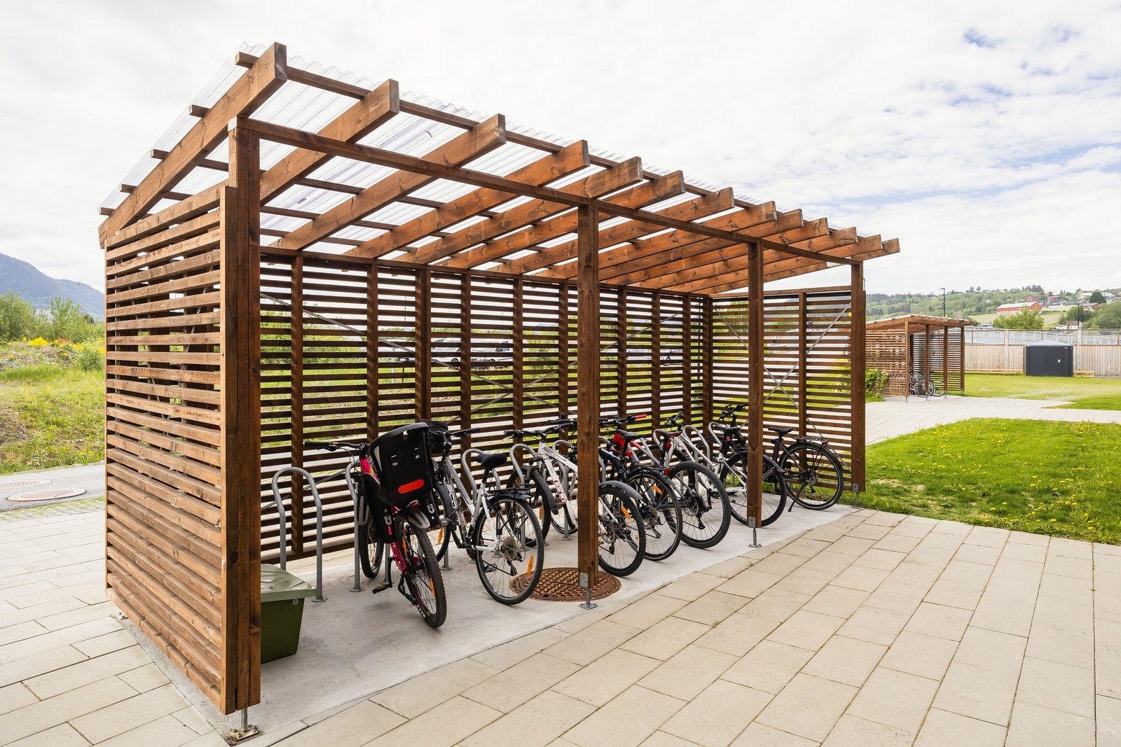 Skjermet sykkelparkering. Galleribilde