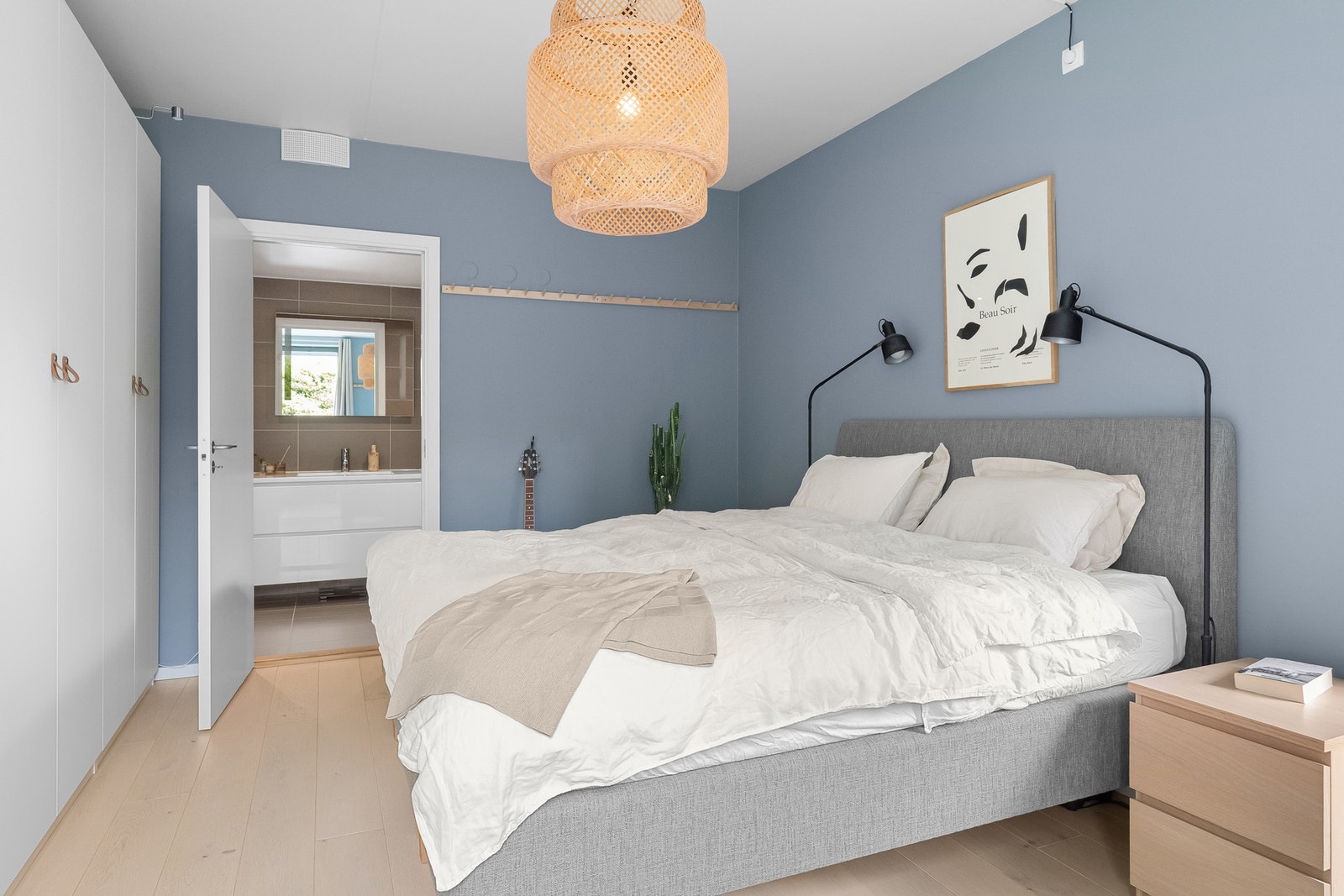 Hovedsoverommet med direkte adkomst til eget bad. Galleribilde
