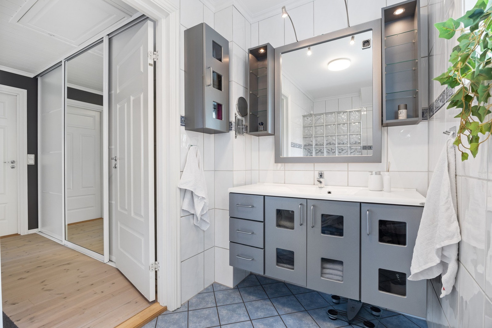 Mastersoverom med eget bad Galleribilde