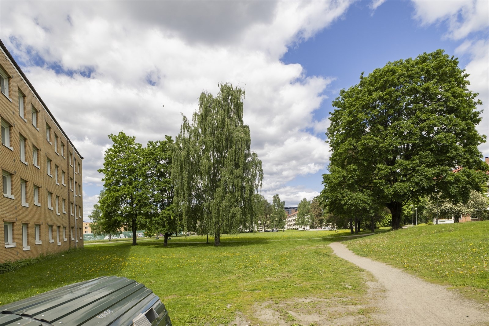 Etterstad er et meget populært boligområde i rolige og landlige omgivelser i Oslo, samtidig sentralt med nærhet til alt. Galleribilde